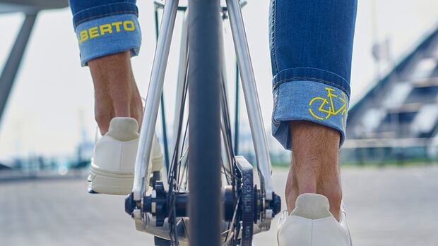 Alberto Bike Jeans: Leuchtreflektoren im Hosenbein beim Hochkrempeln